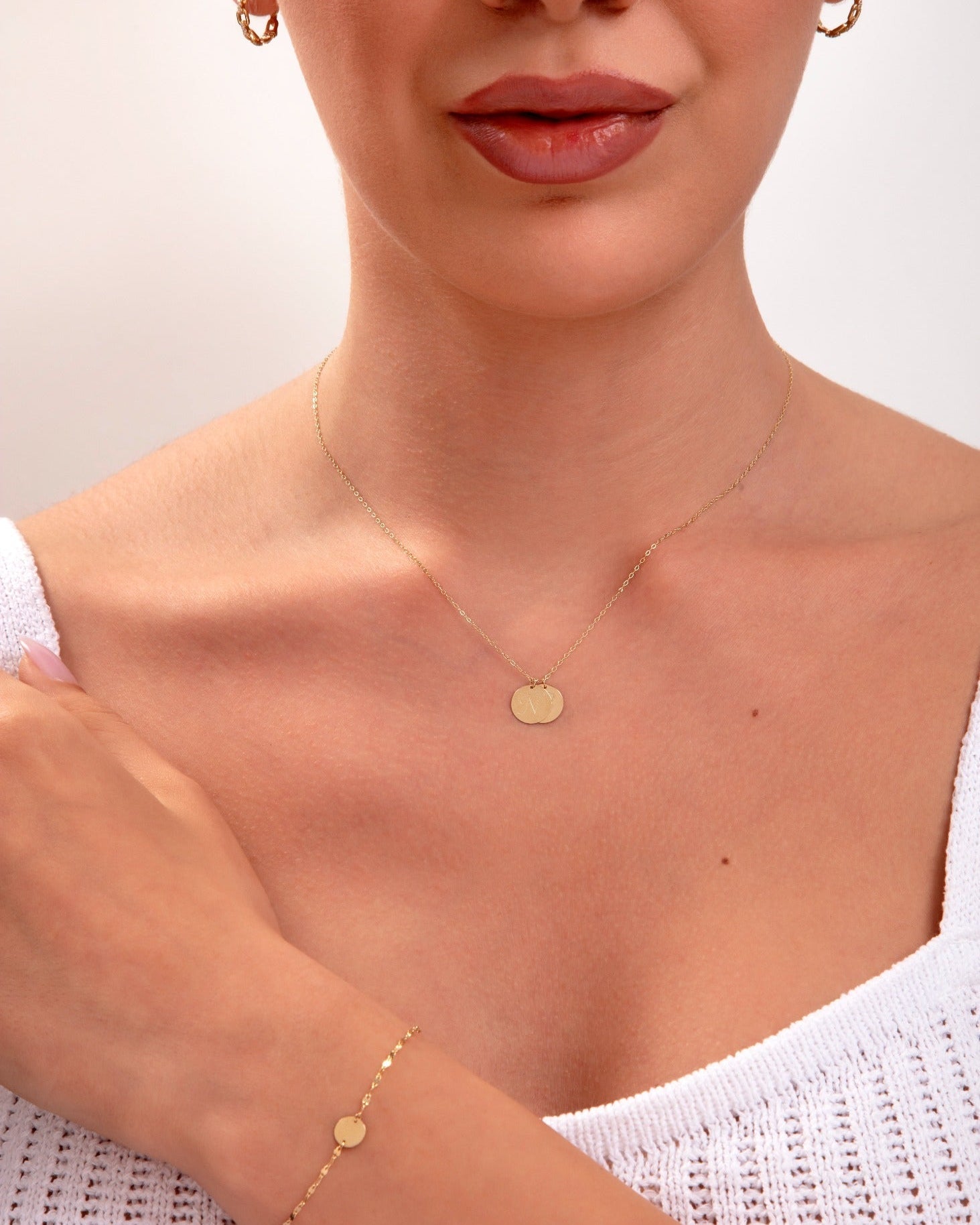 14K Guldhalsband Dam Med Personliga Monogramskivor Och Elegant Minimalistisk Design - Noxlookjewelry