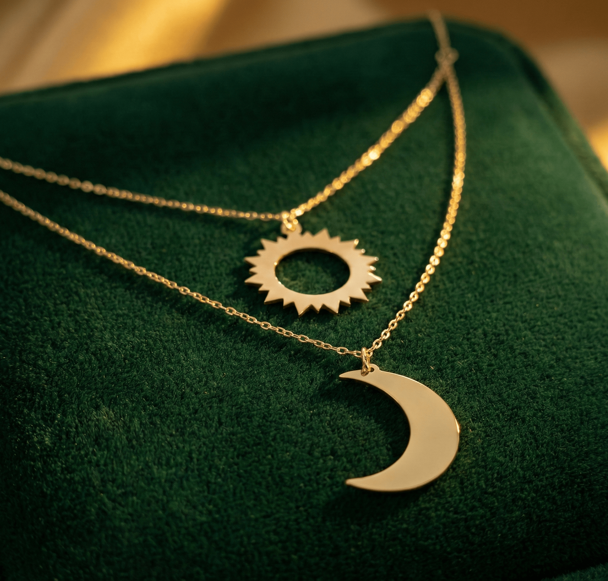 14K Guldhalsband Dam Med Sol Och Måne I Dubbel Lagerdesign - Noxlookjewelry