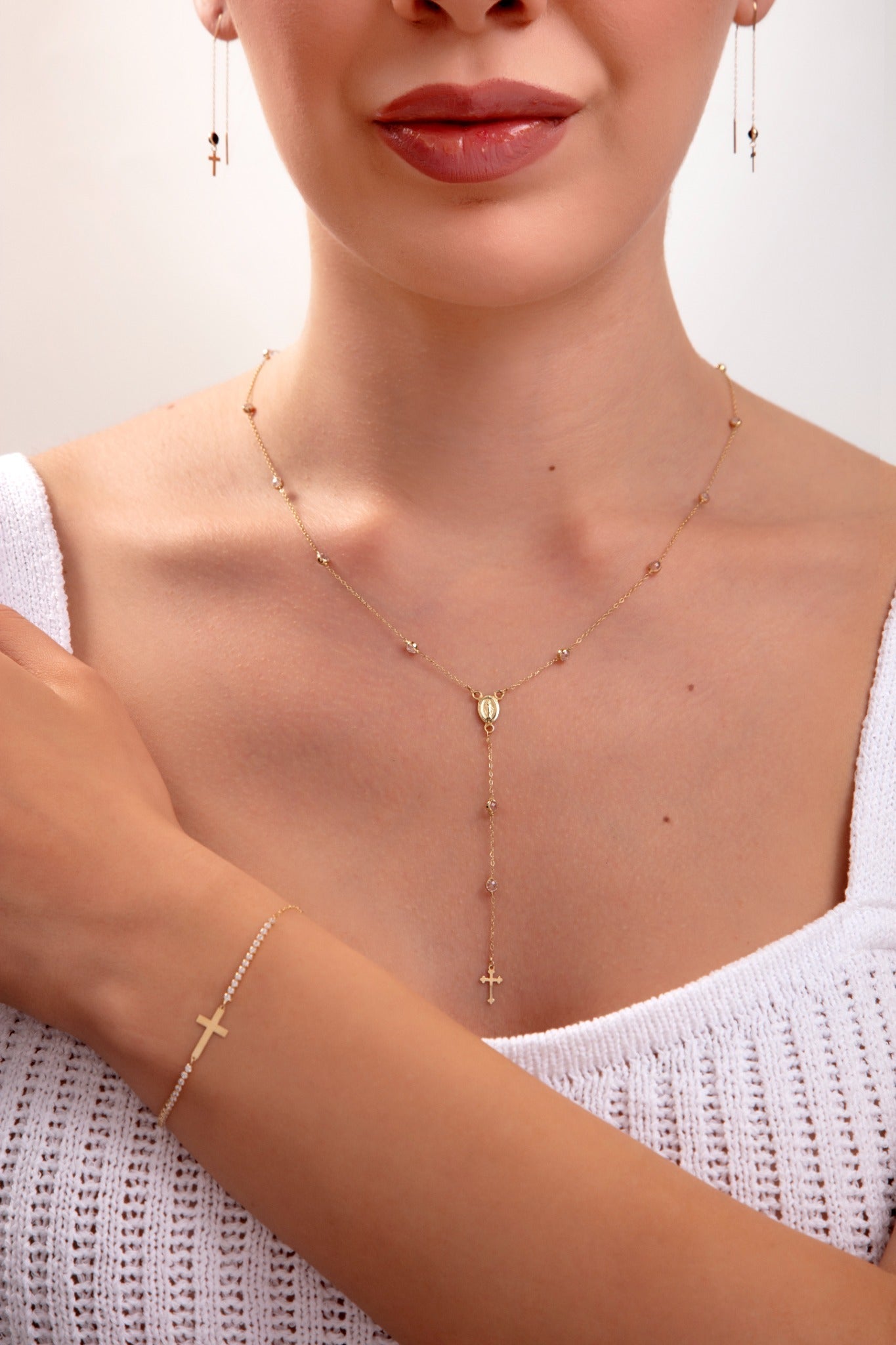 14K Guldörhängen Dam Med Korsdetalj Och Elegant Hängande Design - Noxlookjewelry