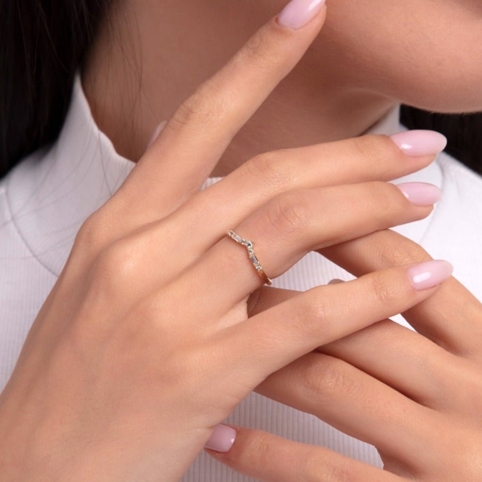14K Guldring Dam – Chevron Baguette Ring i Äkta Guld - Noxlookjewelry