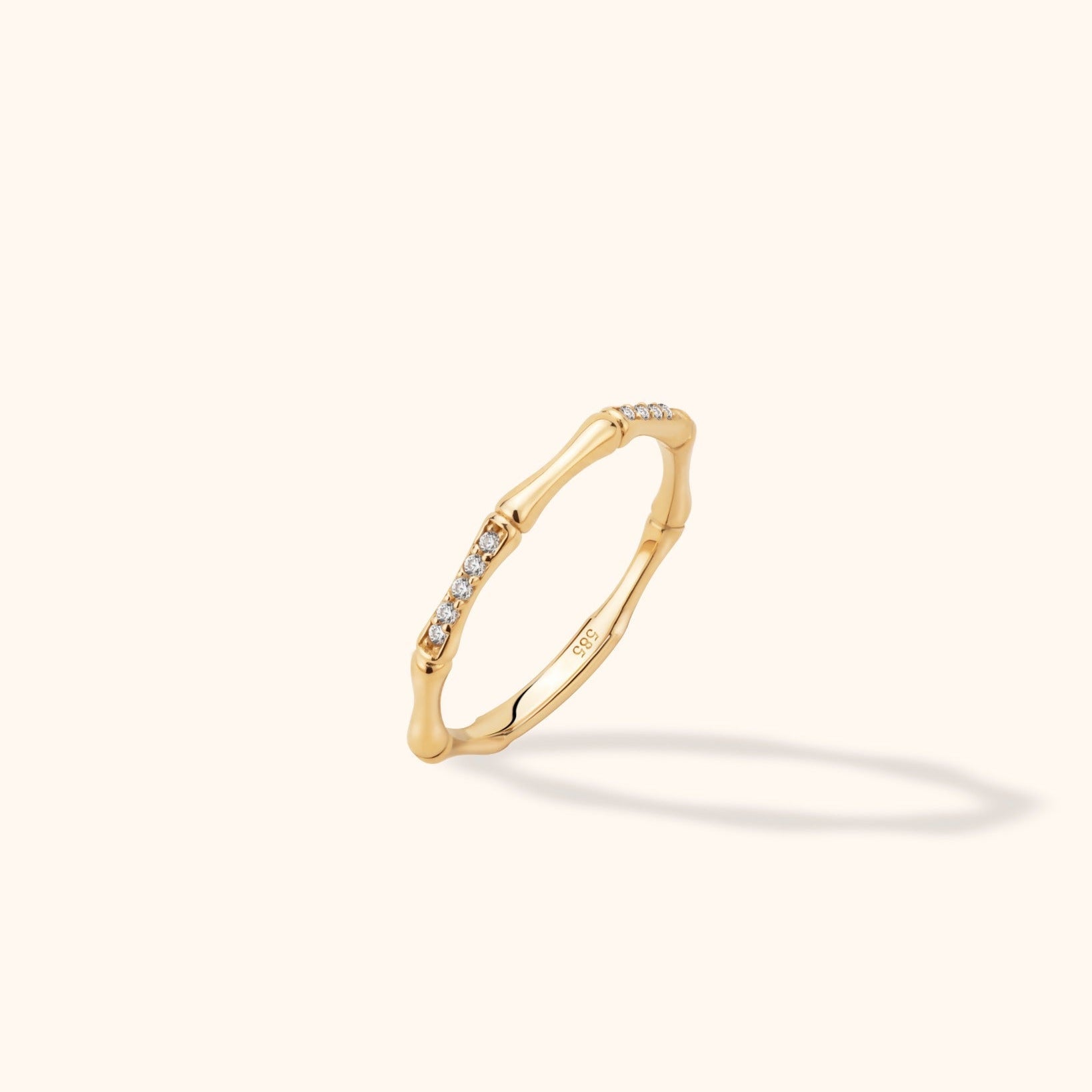 14K Guldring Dam – Elegant Organisk Guldring med Pavé Stenar i Modern Minimalistisk Design - Noxlookjewelry