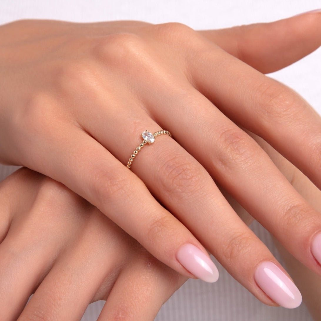 14K Guldring Dam – Elegant Solitär Guldring med Oval Sten och Dekorativ Kuldesign - Noxlookjewelry