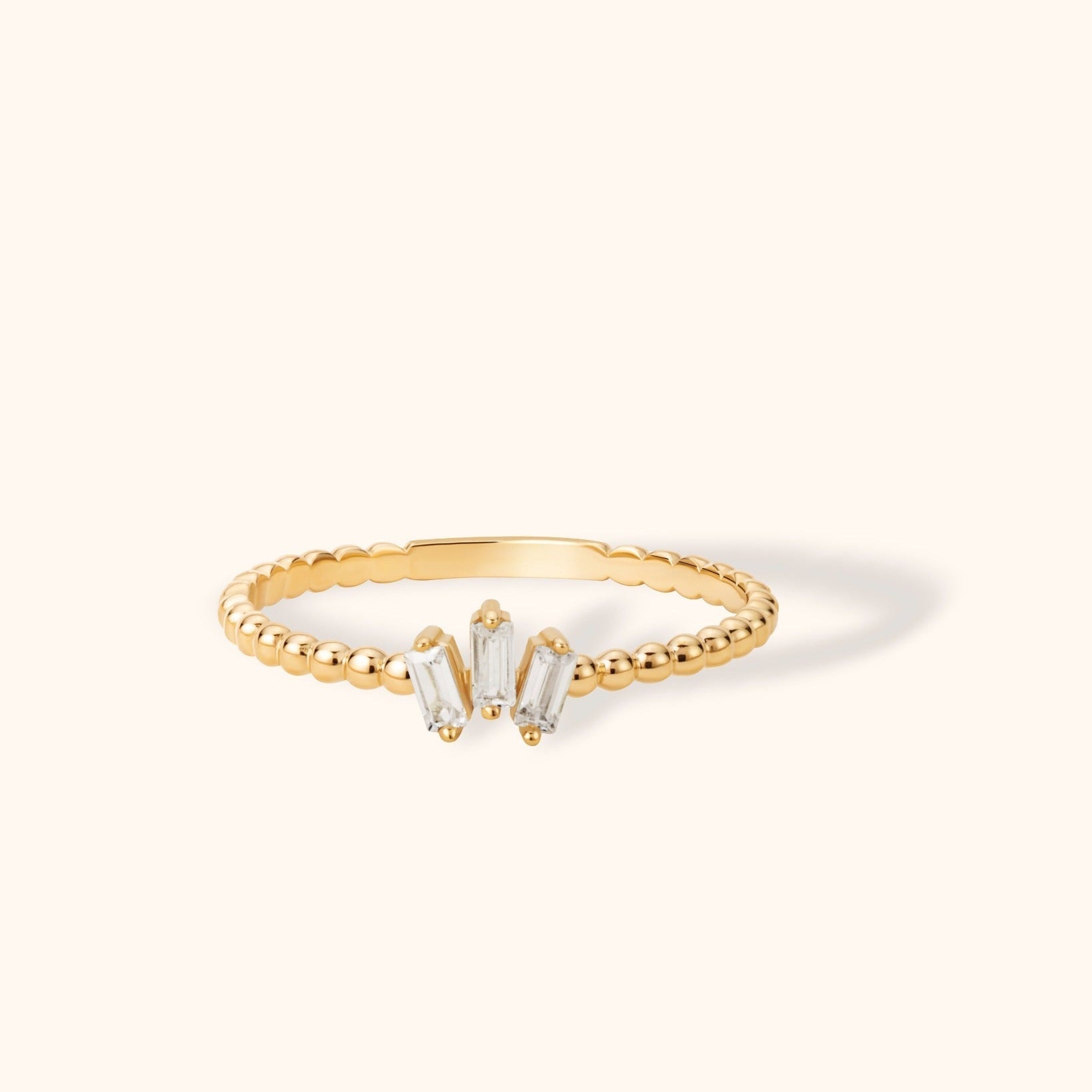 14K Guldring Dam – Elegant Tunn Guldring med Tre Baguetteslipade Stenar och Kulformad Design - Noxlookjewelry