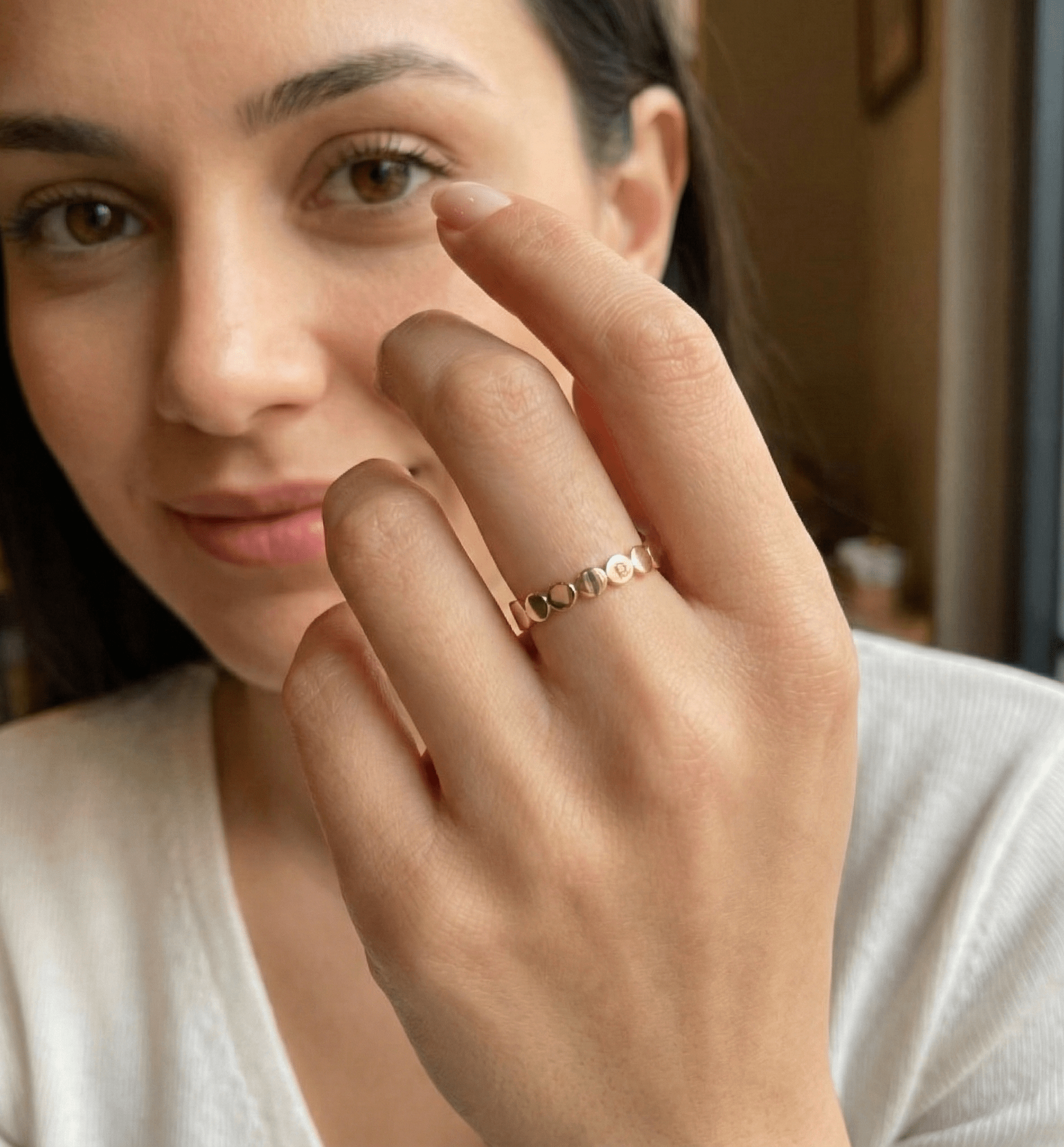 14K Guldring Dam – Minimalistisk Pebble Band Ring i Äkta Guld - Noxlookjewelry