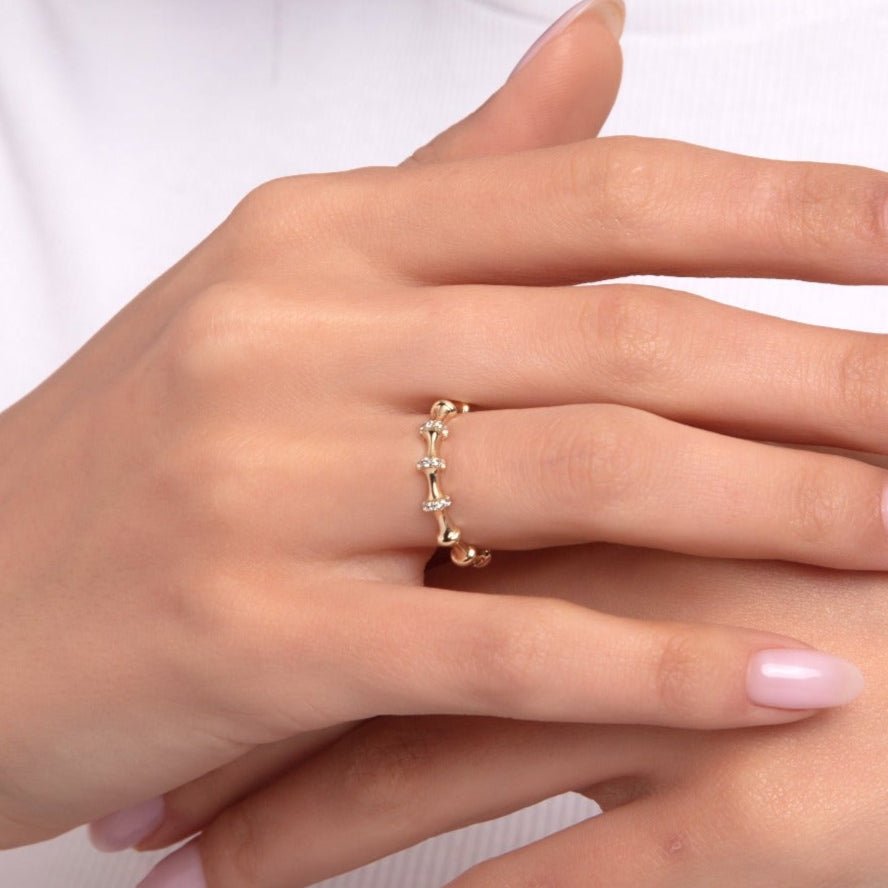 14K Guldring Dam – Texturerad Stacking Ring i Äkta Guld - Noxlookjewelry