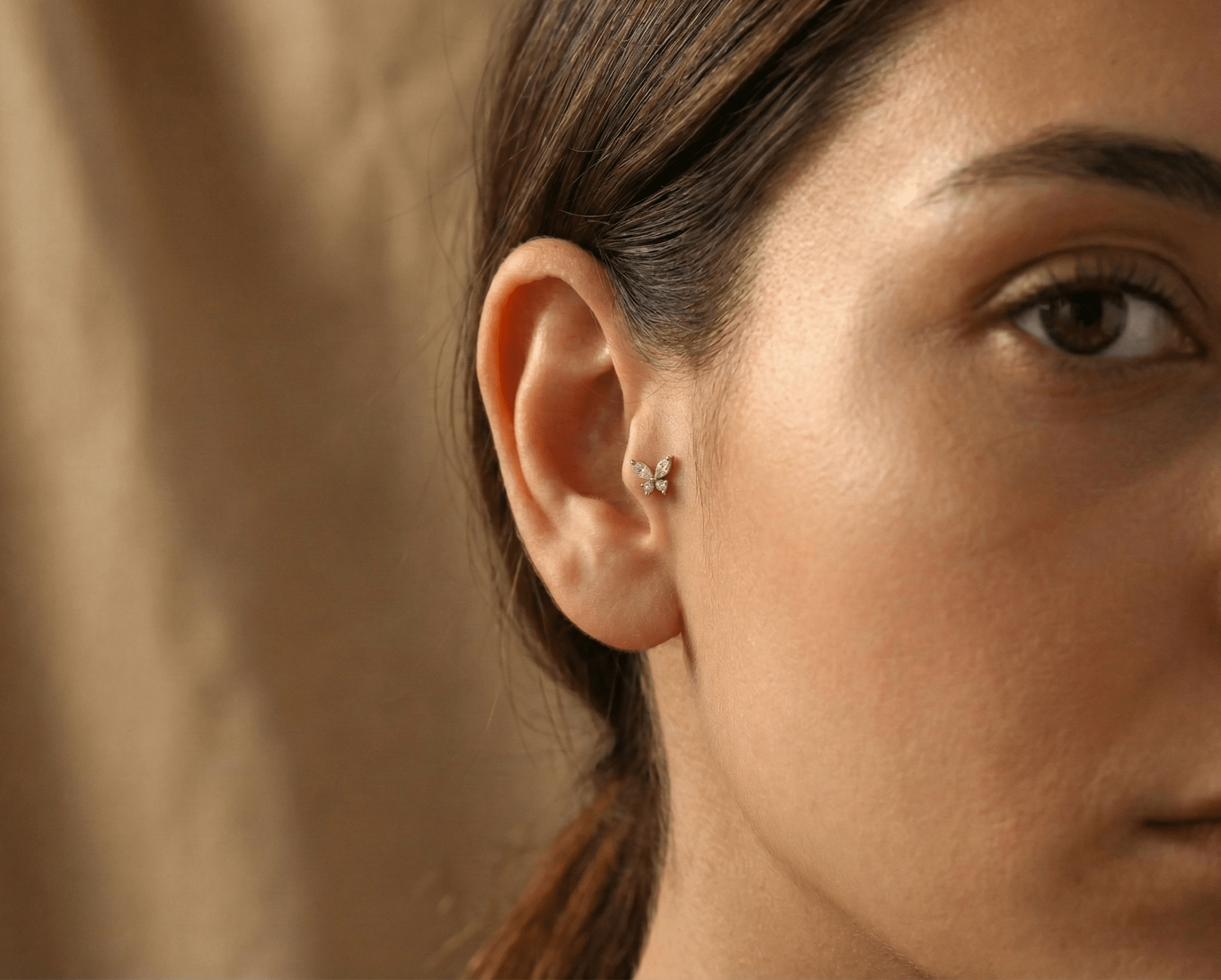 14K Tragus Örhänge Fjäril I Äkta Guld Med Zirkonia Minimalistiskt - Noxlookjewelry