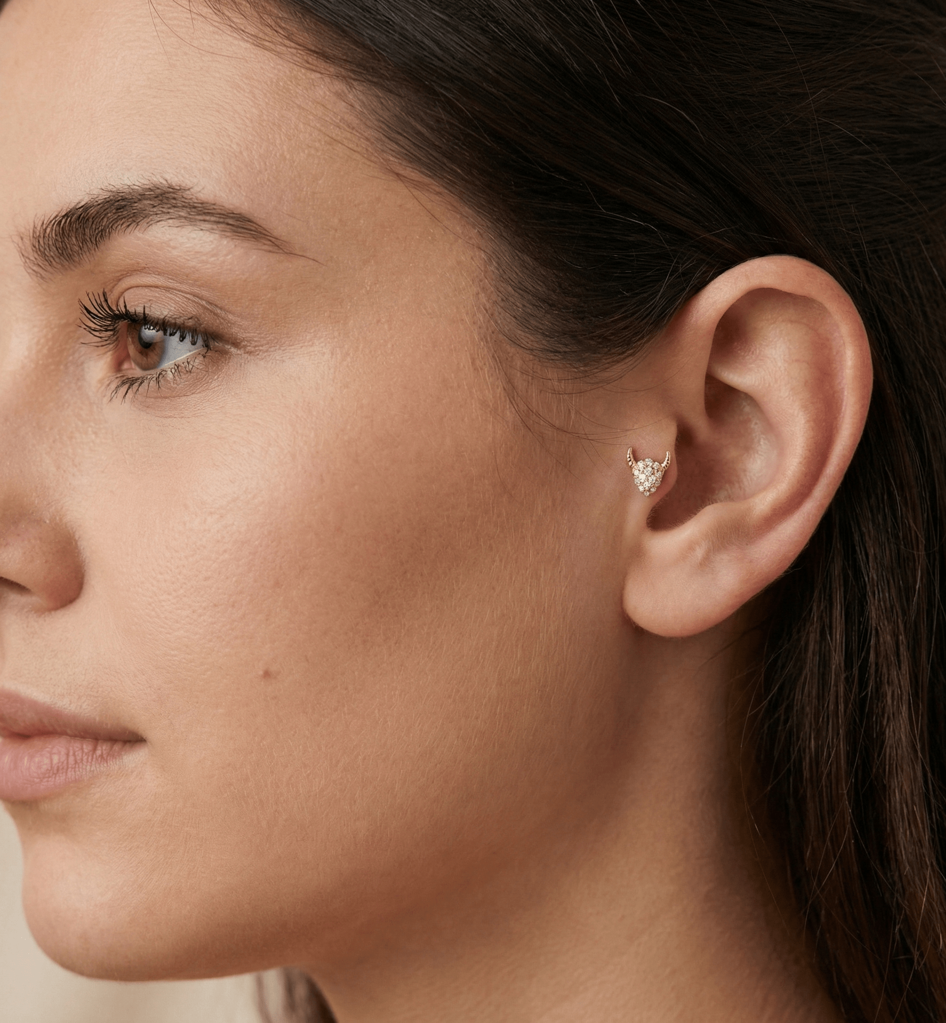 14K Tragusörhänge Djävulshorn I Äkta Guld Minimal Broskörhänge - Noxlookjewelry