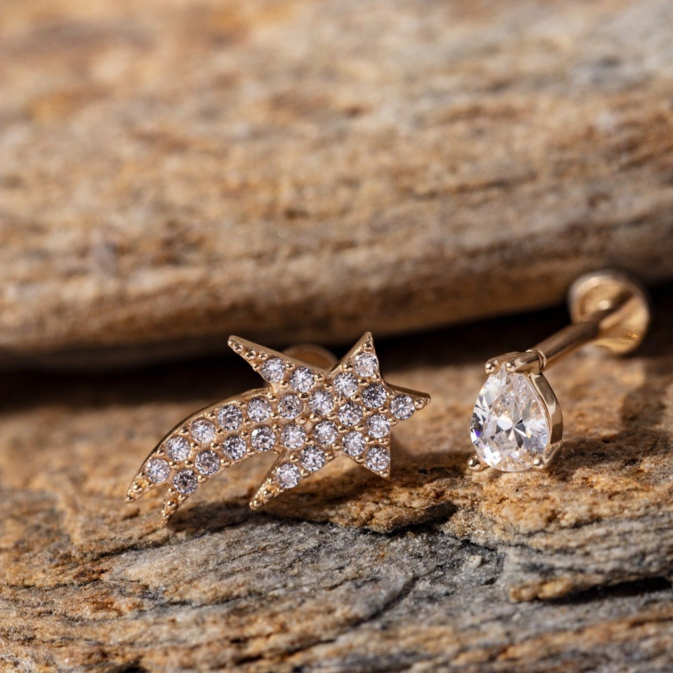 14K Tragusörhänge Droppformad Stud I Äkta Guld Minimal Broskörhänge - Noxlookjewelry