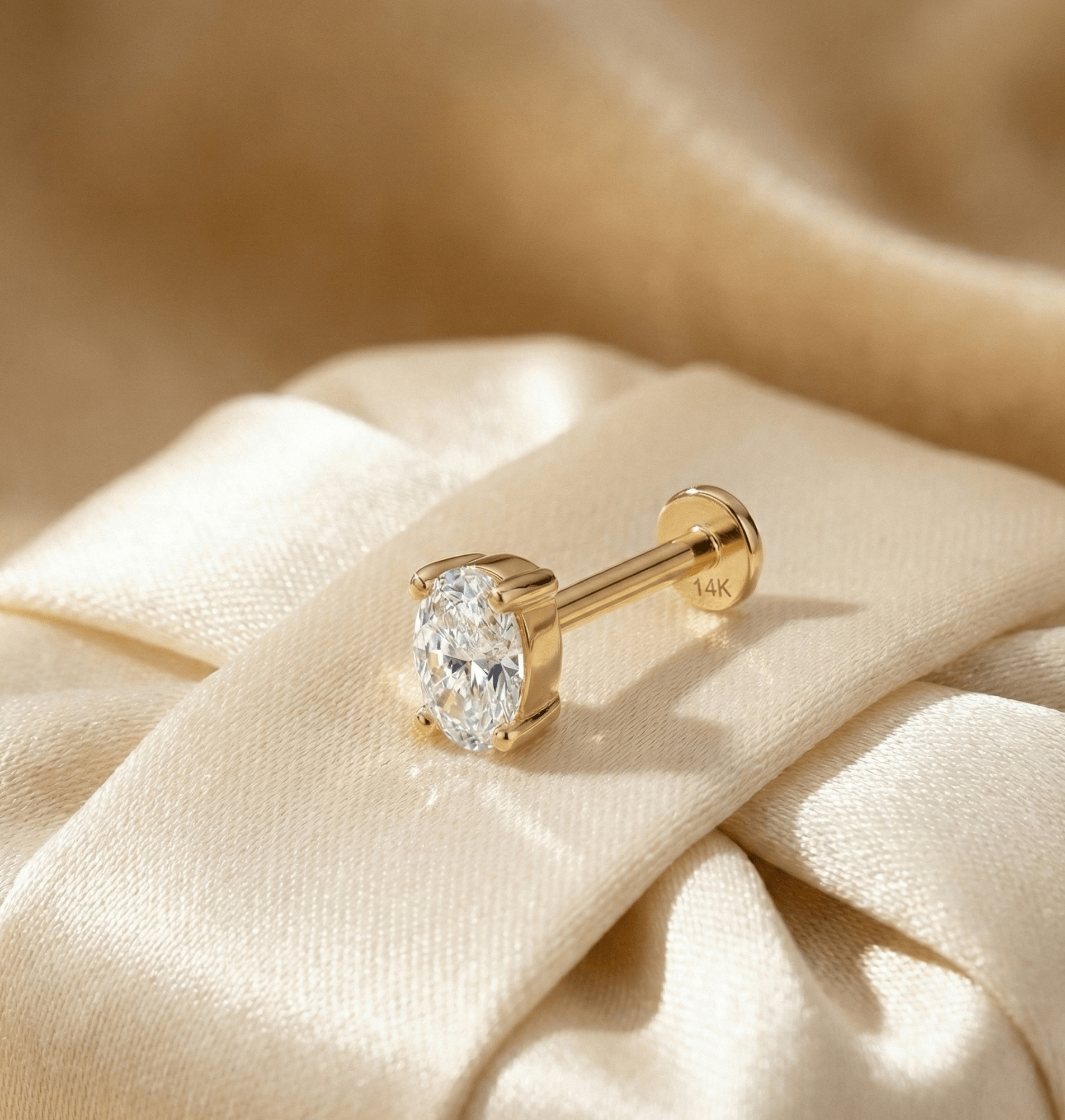 14K Tragusörhänge Oval Solitaire I Äkta Guld Minimal Broskörhänge - Noxlookjewelry