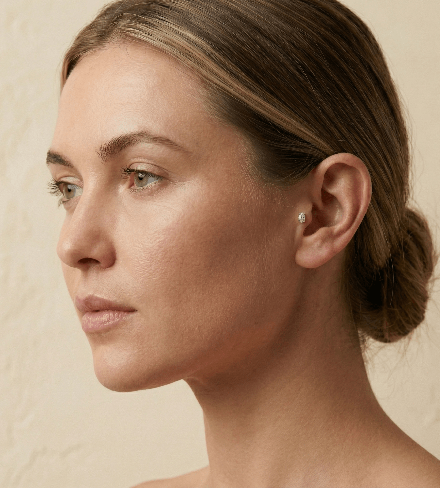 14K Tragusörhänge Oval Solitaire I Äkta Guld Minimal Broskörhänge - Noxlookjewelry