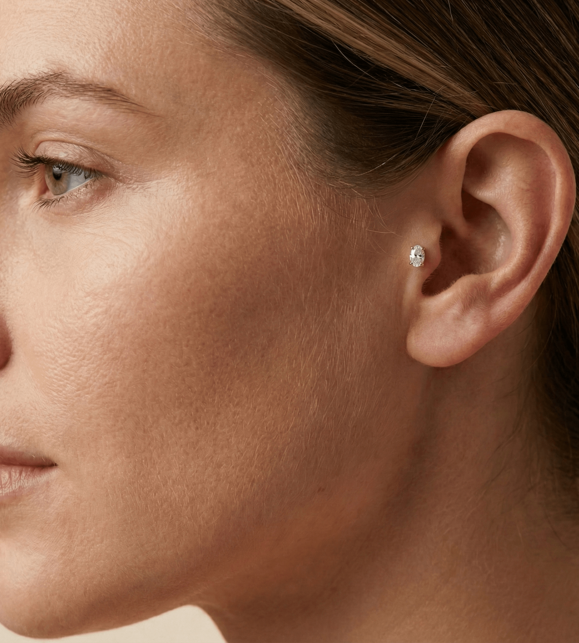 14K Tragusörhänge Oval Solitaire I Äkta Guld Minimal Broskörhänge - Noxlookjewelry