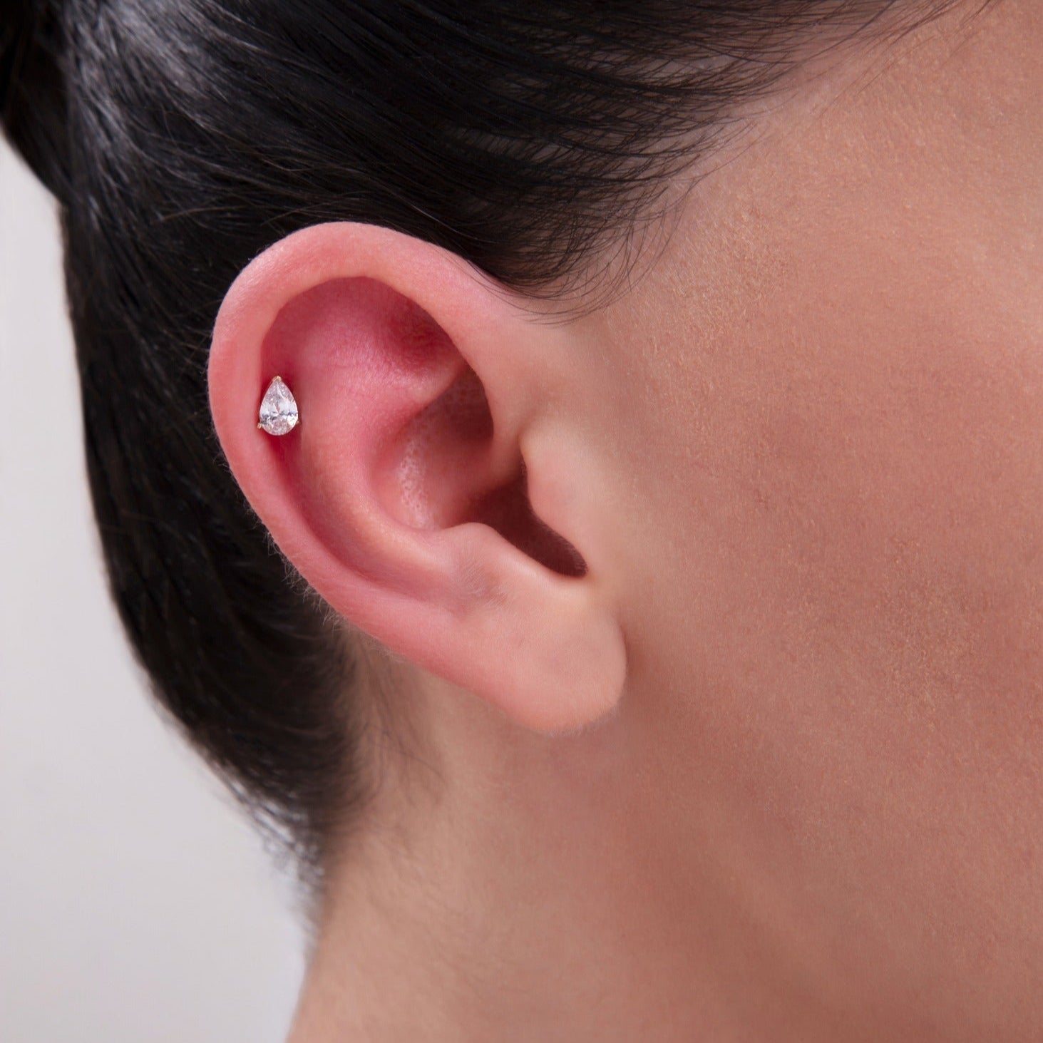 14K Tragusörhänge Päronformad Stud I Äkta Guld Minimal Broskörhänge - Noxlookjewelry