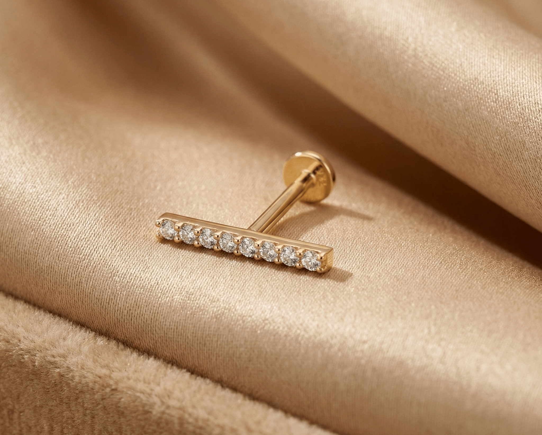 14K Tragusörhänge Rak Bar I Äkta Guld Minimalistiskt Broskörhänge - Noxlookjewelry