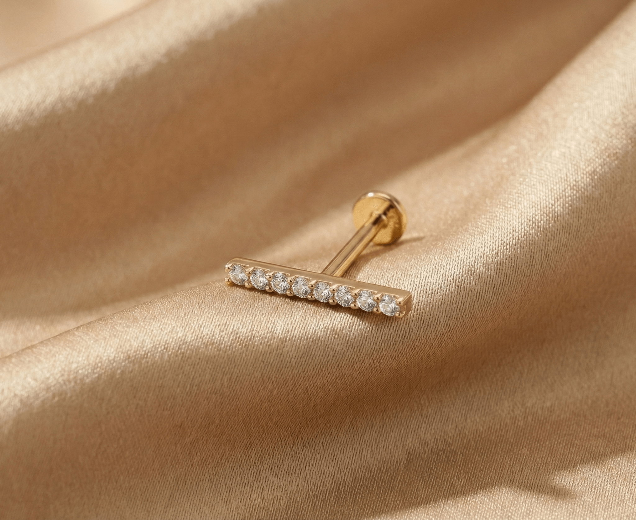 14K Tragusörhänge Rak Bar I Äkta Guld Minimalistiskt Broskörhänge - Noxlookjewelry