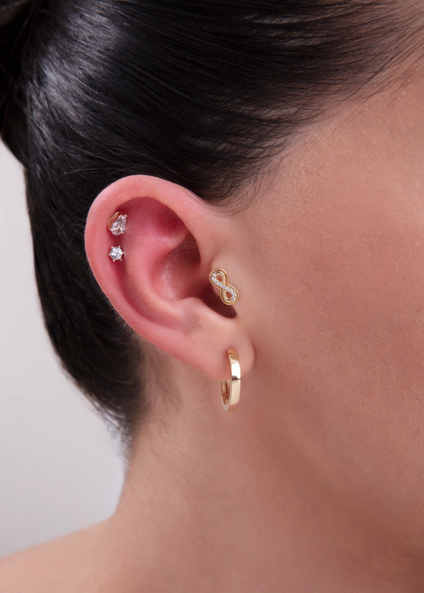 14K Tragusörhänge Rund Solitaire I Äkta Guld Minimal Broskörhänge - Noxlookjewelry