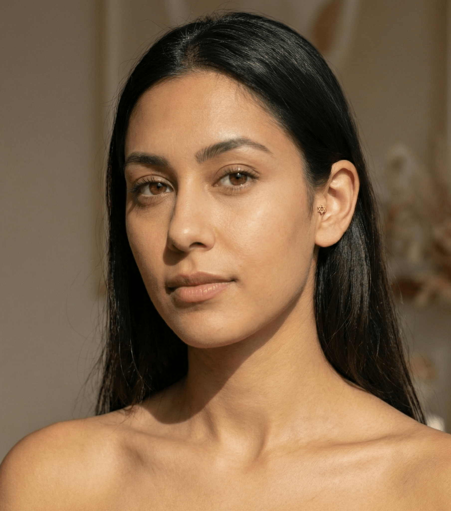 14K Tragusörhänge Stjärna i Äkta Guld – Minimal Broskörhänge - Noxlookjewelry