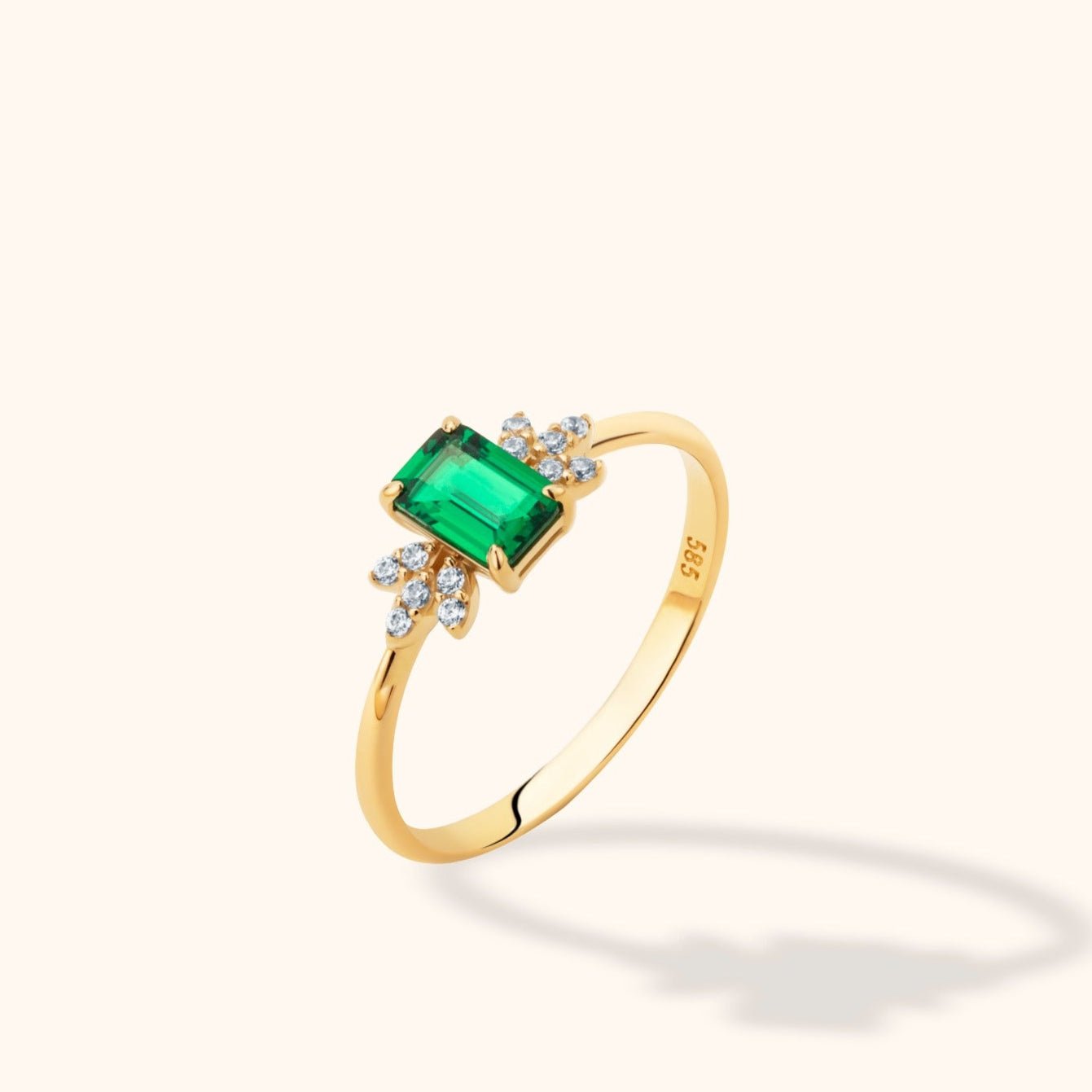 Äkta 14K Guldring med Grön Sten och Små Stenar för Dam - Noxlookjewelry