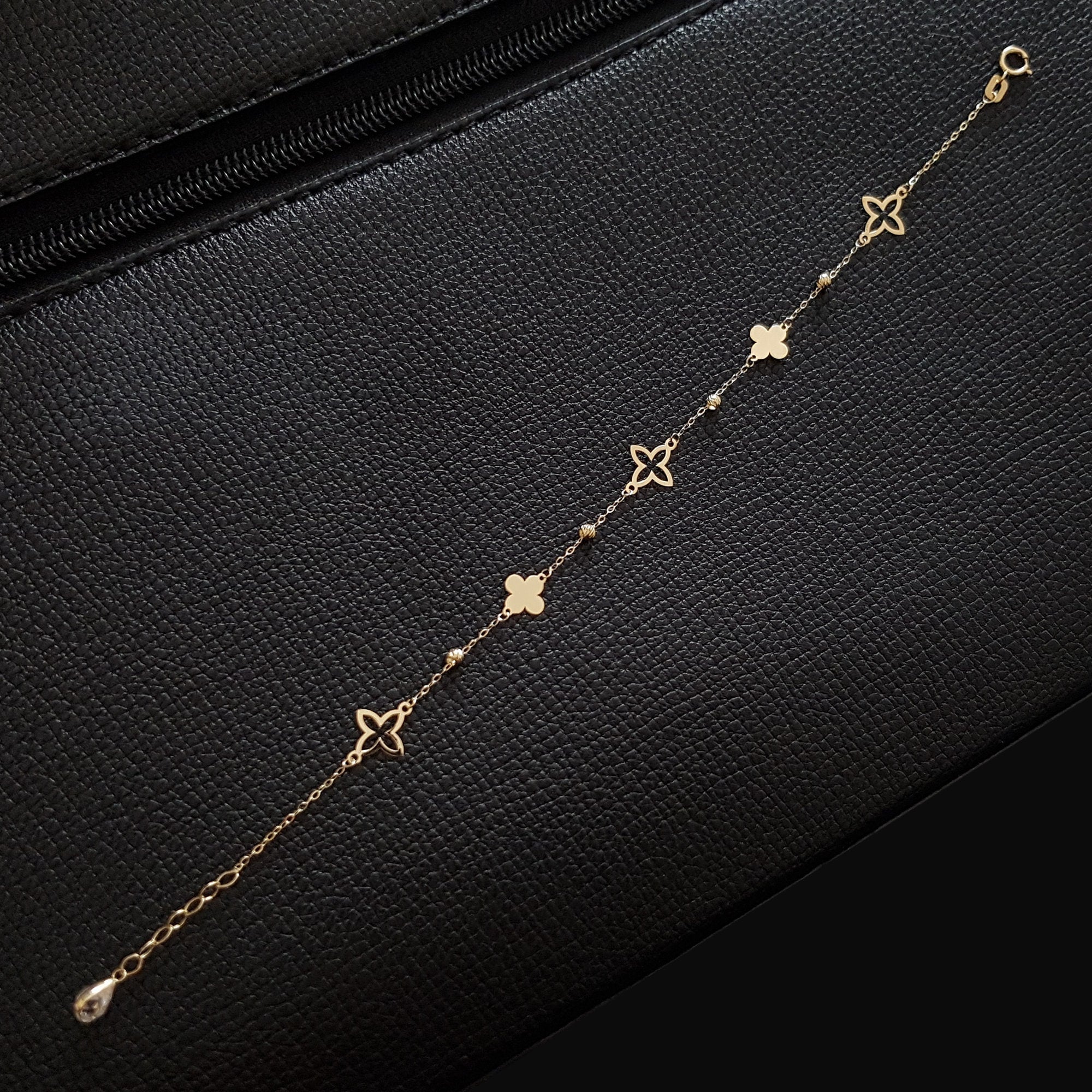 14K Äkta Guld Armband Dam – Klöver Armband med Eleganta Detaljer - Noxlookjewelry