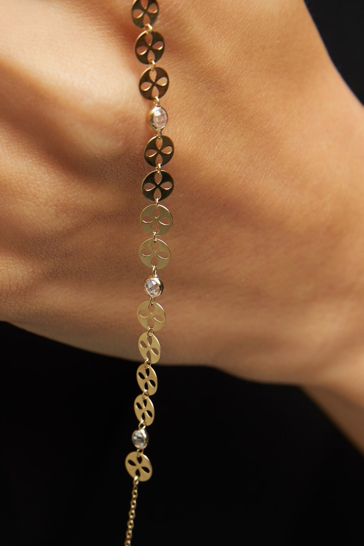 14K Äkta Guld Armband Dam – Minimalistiskt Guldarmband med Runda Detaljer - Noxlookjewelry