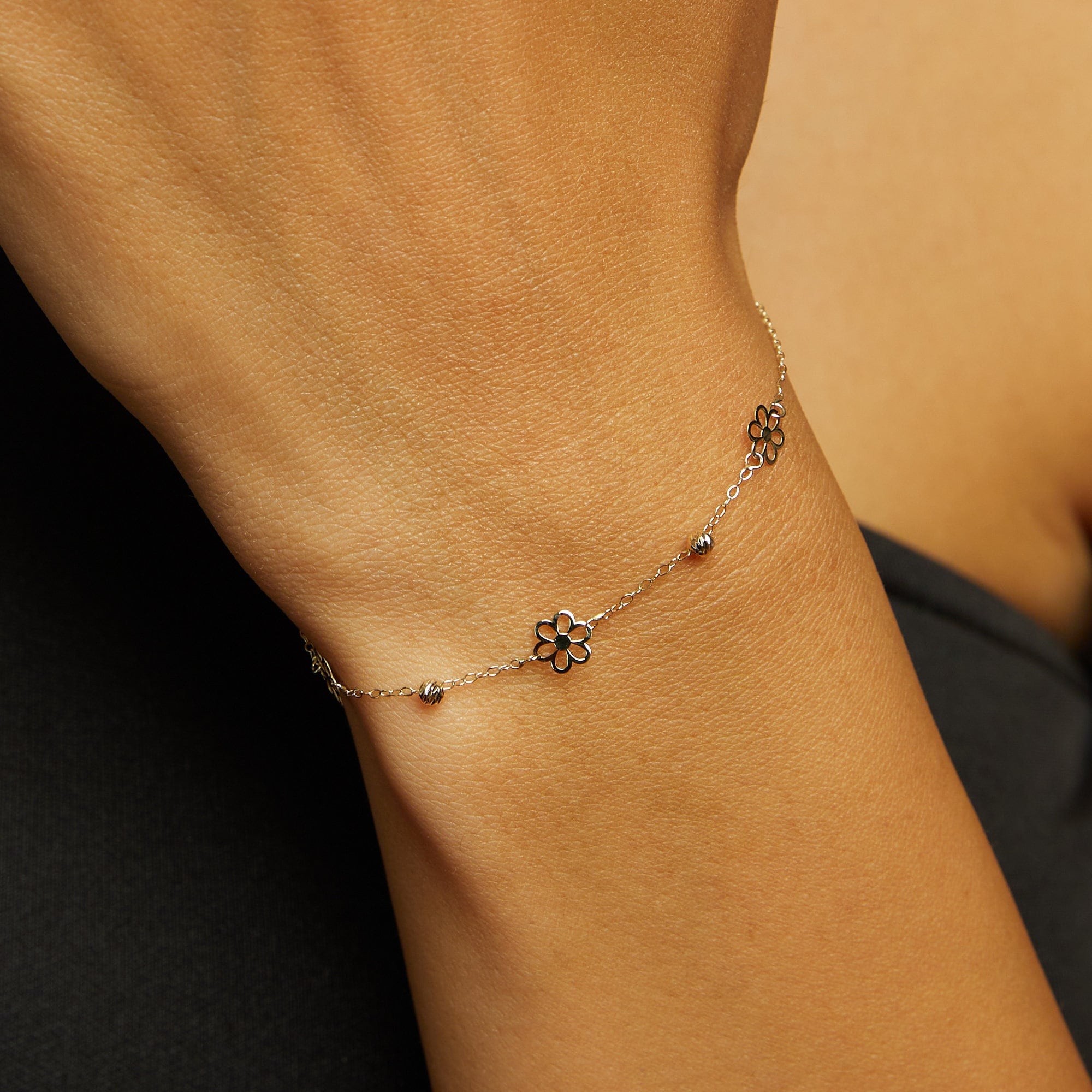 14K Äkta Guld Blomma Armband Dam – Minimalistiskt Blommigt Guldarmband - Noxlookjewelry