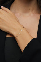 14K Äkta Guld Blomma Armband Dam – Tunt Guldarmband med Hängande Blommor - Noxlookjewelry