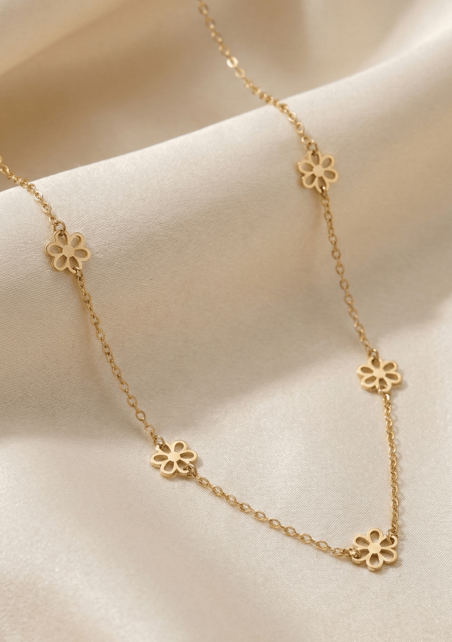 14K Äkta Guld Blomma Halsband Dam – Elegant Blomster Halsband i 585 Guld - Noxlookjewelry
