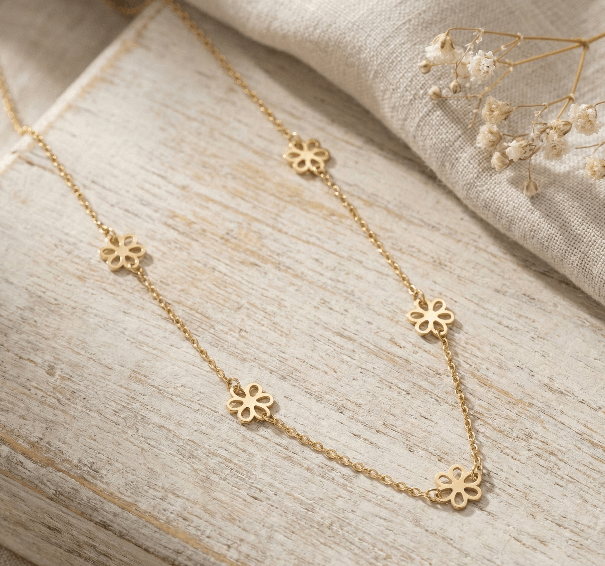 14K Äkta Guld Blomma Halsband Dam – Elegant Blomster Halsband i 585 Guld - Noxlookjewelry