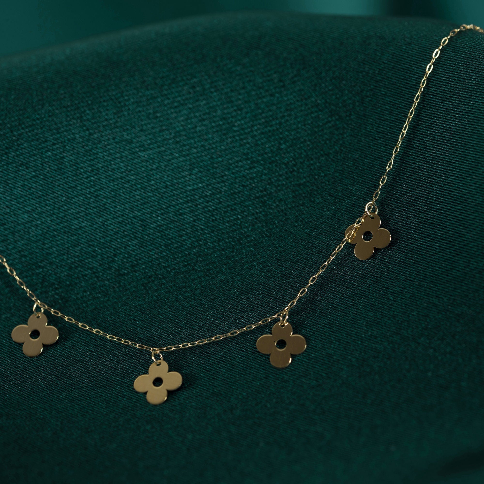 14K Äkta Guld Blomma Halsband Dam – Tunt Guldhalsband med Hängande Blommor - Noxlookjewelry