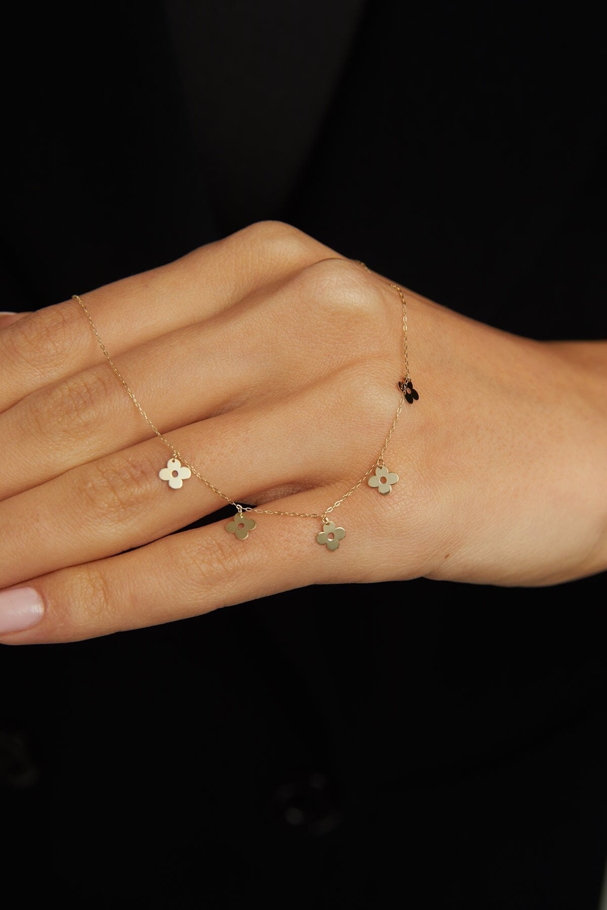 14K Äkta Guld Blomma Halsband Dam – Tunt Guldhalsband med Hängande Blommor - Noxlookjewelry