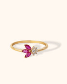 14K Äkta Guld Blomring Dam med Rosa Stenar – Elegant Guldring - Noxlookjewelry