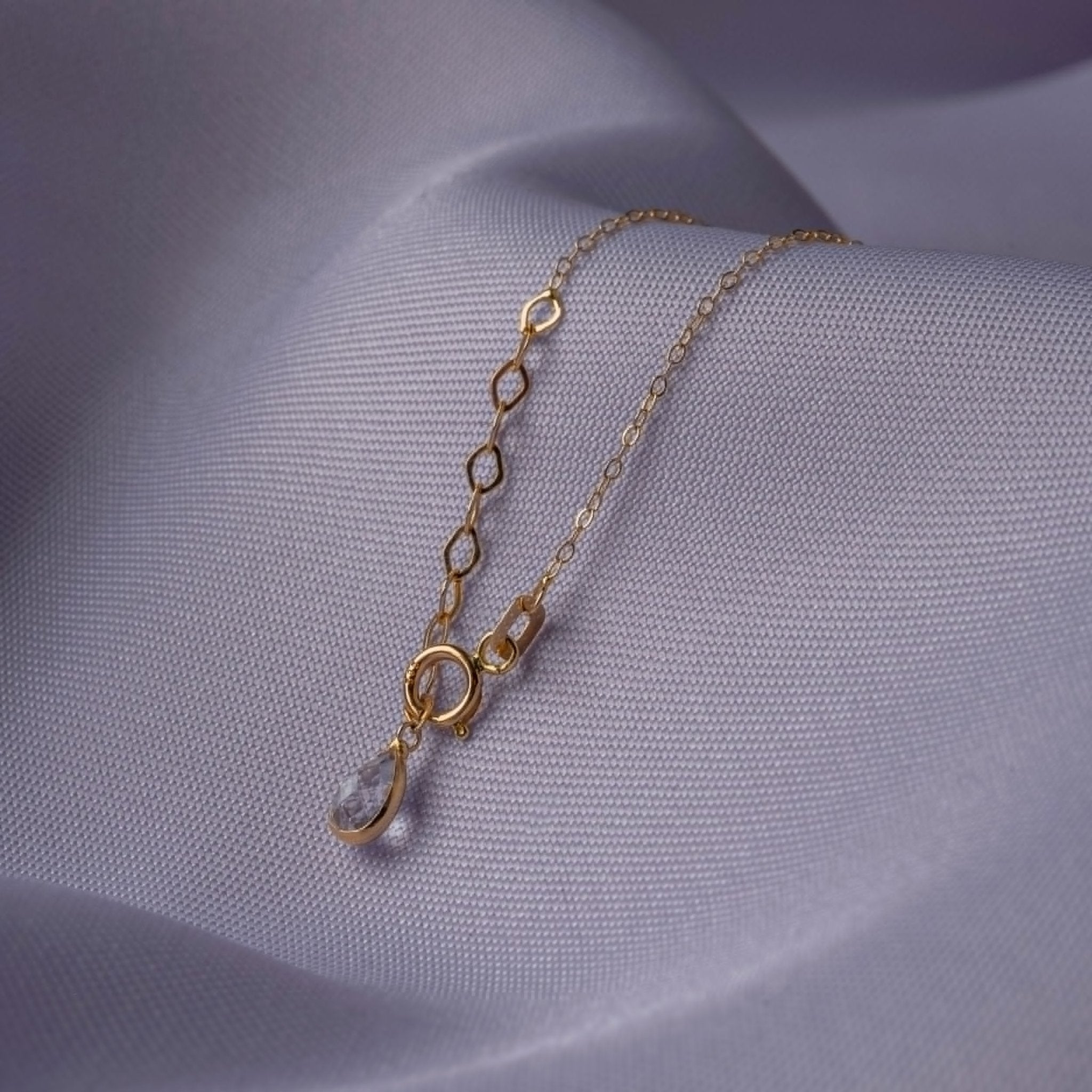 14K Äkta Guld Fjäril Halsband Dam – Elegant Tunt Guldhalsband i 585 Guld - Noxlookjewelry