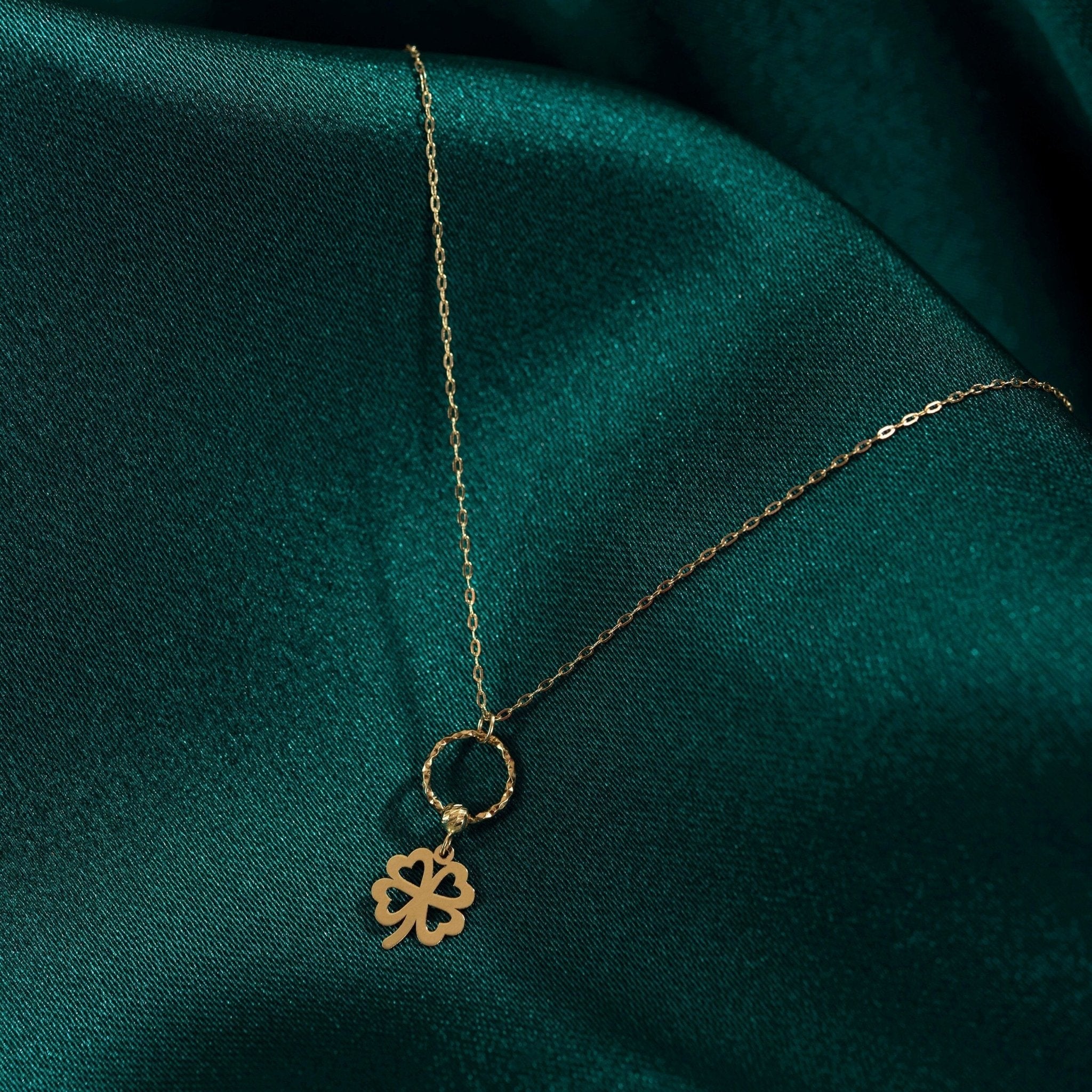 14K Äkta Guld Fyrklöver Halsband Dam – Elegant Klöver Smycke - Noxlookjewelry