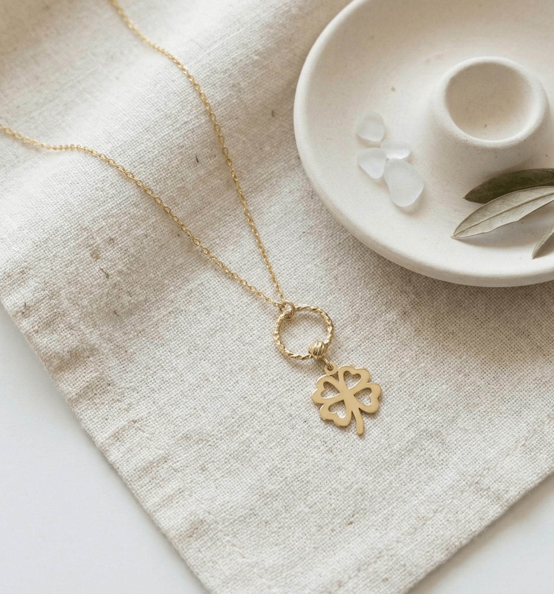 14K Äkta Guld Fyrklöver Halsband Dam – Elegant Klöver Smycke - Noxlookjewelry