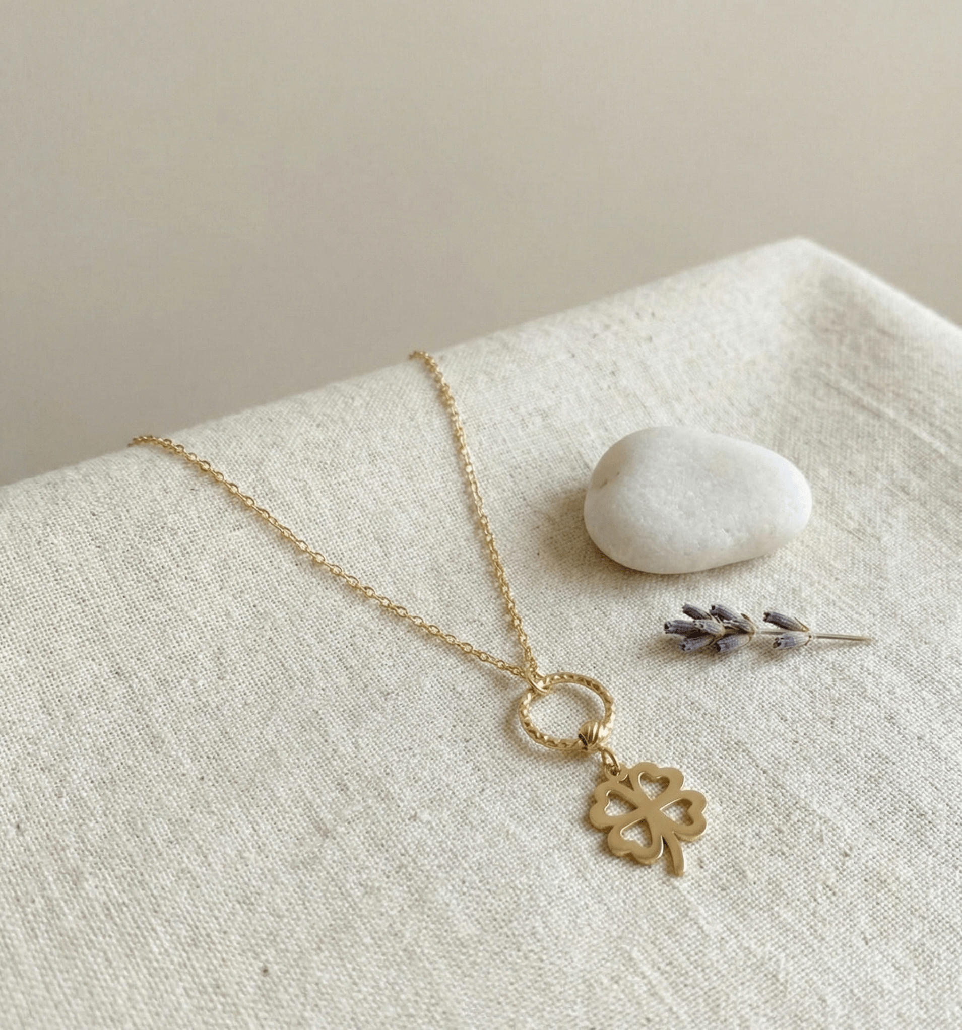 14K Äkta Guld Fyrklöver Halsband Dam – Elegant Klöver Smycke - Noxlookjewelry