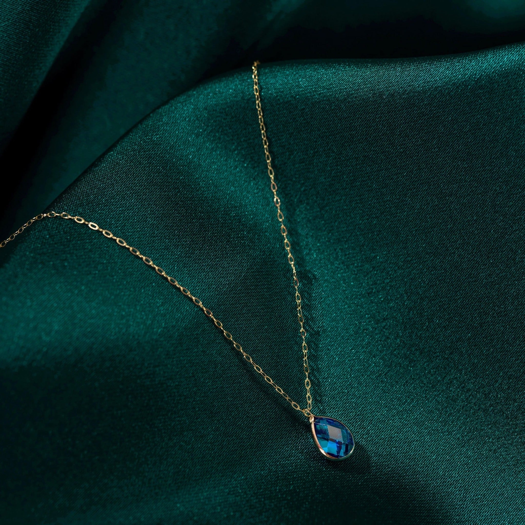 14K Äkta Guld Halsband Dam – Blå Zirkon Teardrop Halsband i Minimalistisk Design - Noxlookjewelry