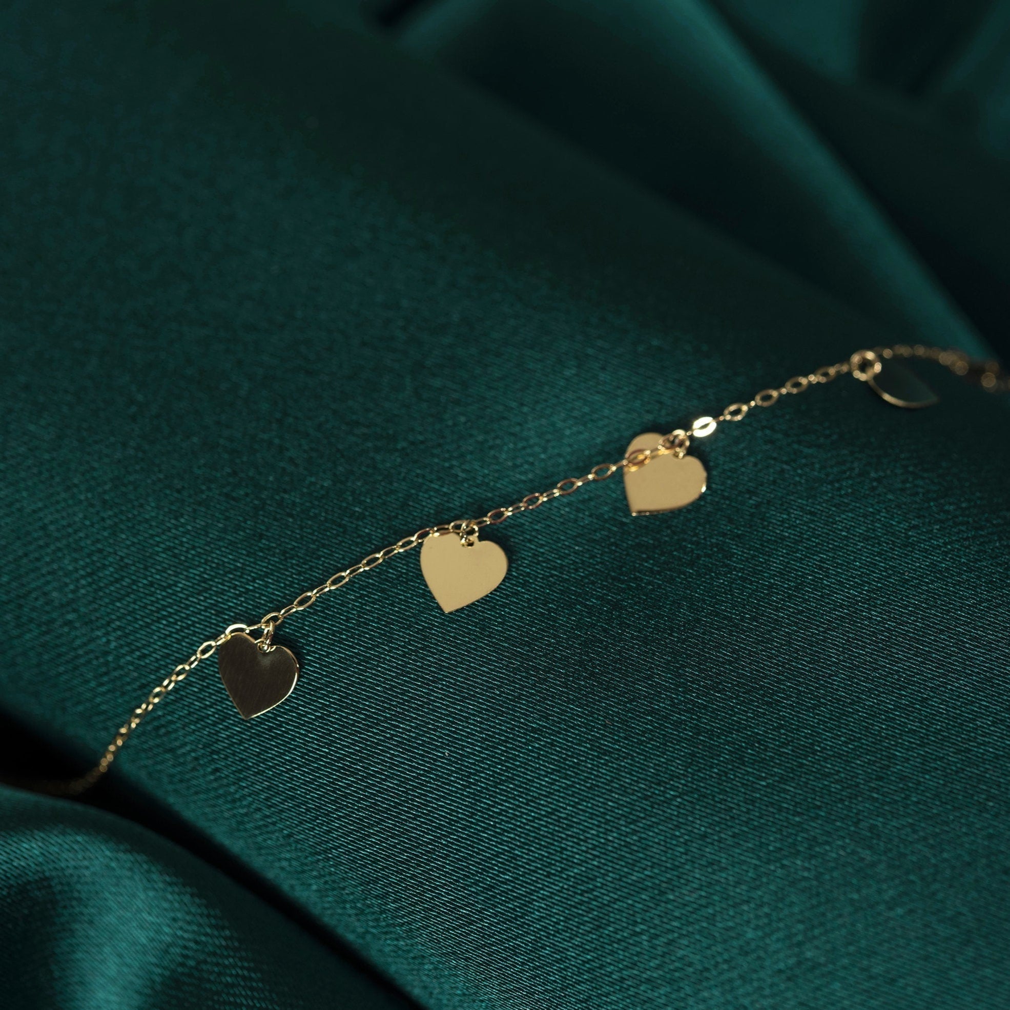 14K Äkta Guld Hjärta Armband Dam – Tunt Guldarmband med Hängande Hjärtan - Noxlookjewelry