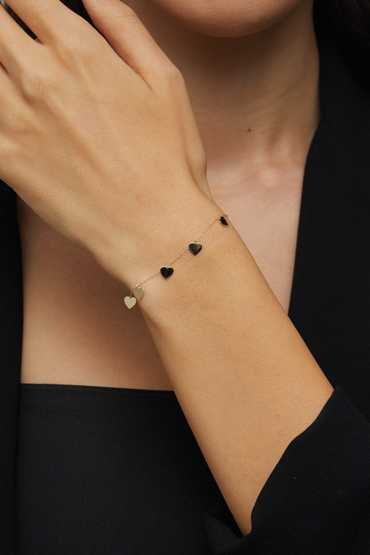 14K Äkta Guld Hjärta Armband Dam – Tunt Guldarmband med Hängande Hjärtan - Noxlookjewelry