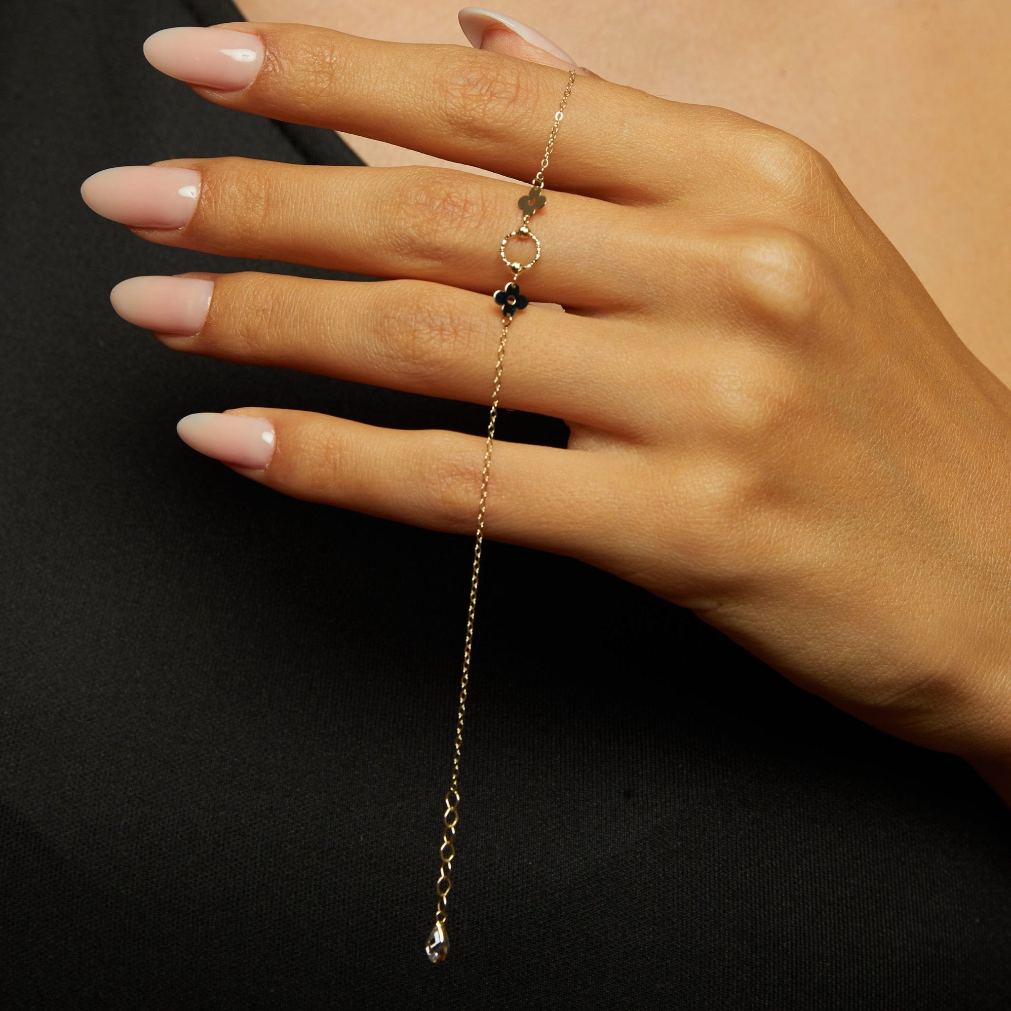 14K Äkta Guld Klöver Armband Dam – Tunt Guldarmband med Ringdetalj - Noxlookjewelry