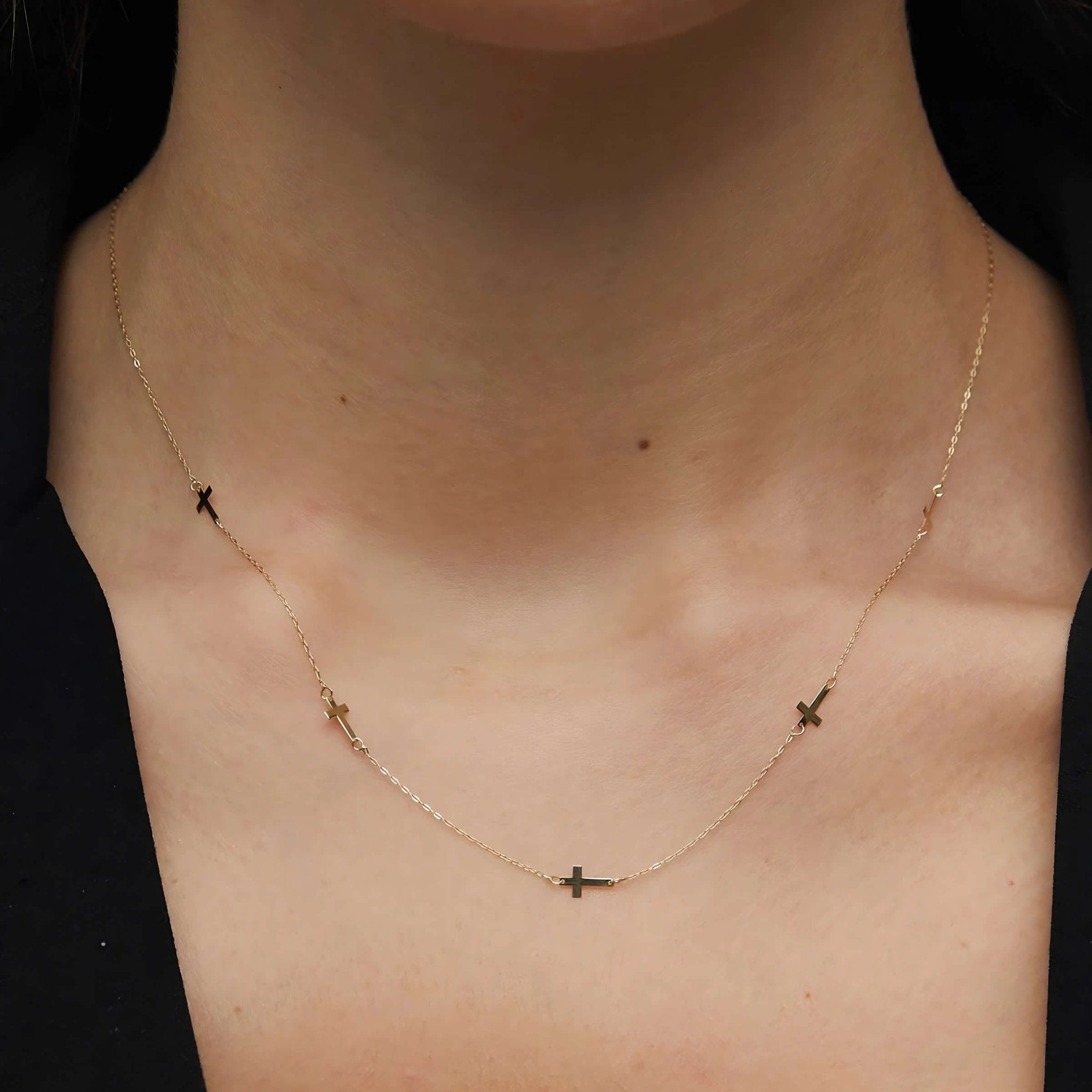 14K Äkta Guld Kors Halsband Dam – Minimalistiskt Guldhalsband - Noxlookjewelry