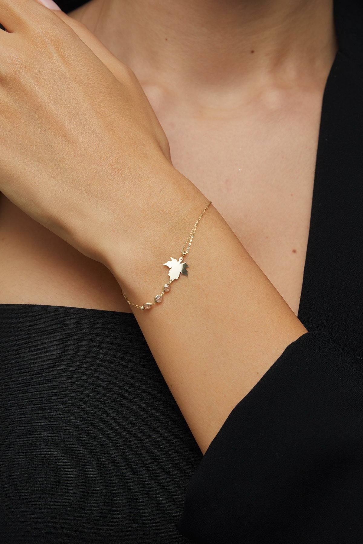 14K Äkta Guld Löv Armband Dam – Elegant Naturinspirerat Guldarmband - Noxlookjewelry