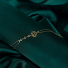 14K Äkta Guld Lotus Armband Dam – Symboliskt Guldarmband med Ädelstensdetaljer - Noxlookjewelry