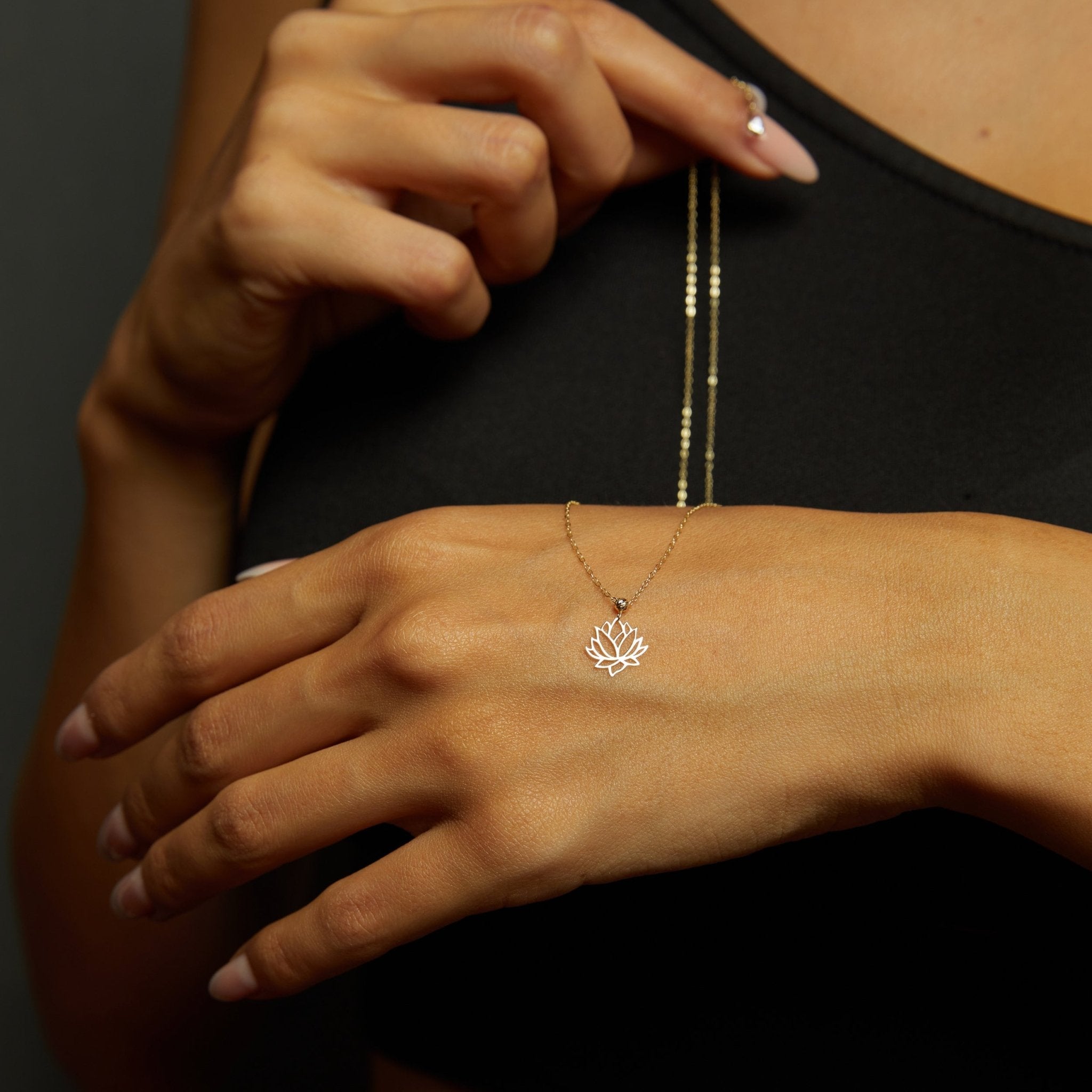 14K Äkta Guld Lotus Halsband Dam – Minimalistiskt Symbol Halsband - Noxlookjewelry