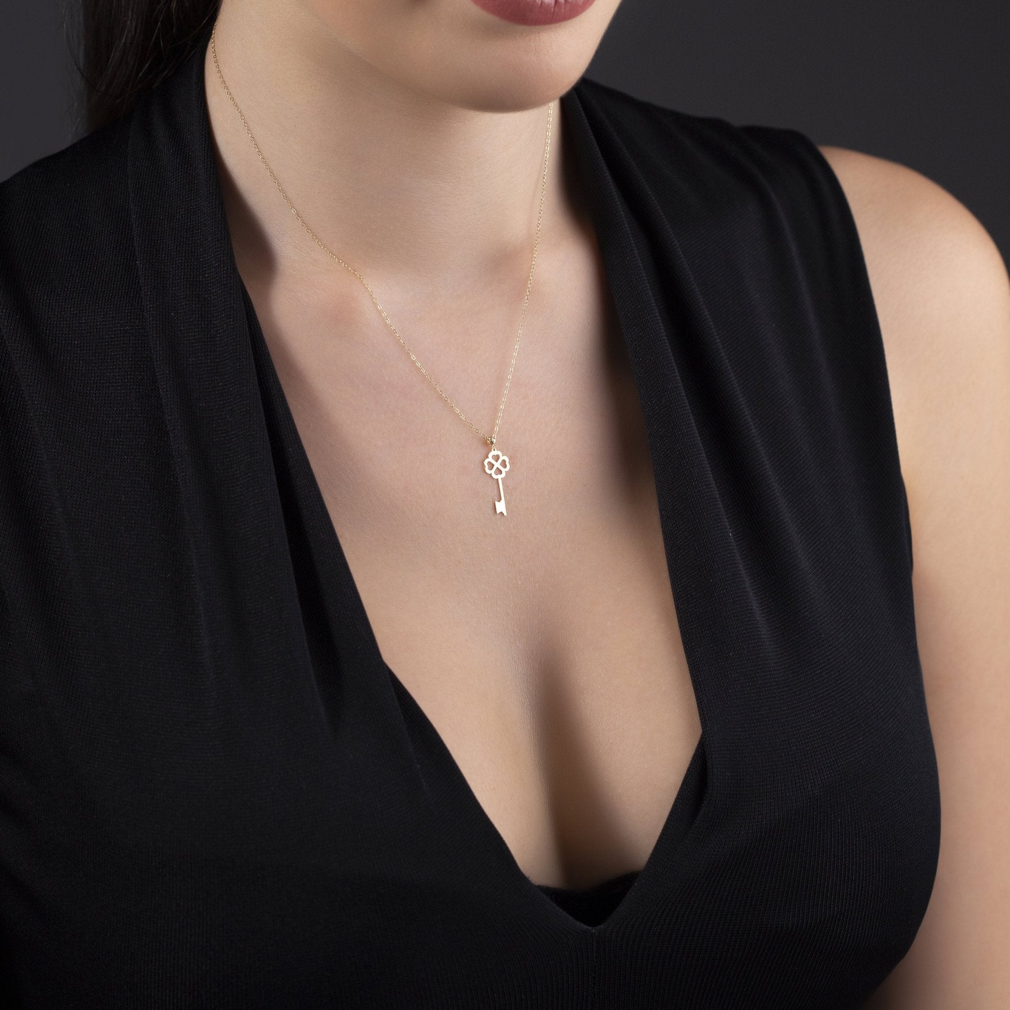 14K Äkta Guld Nyckel Halsband Dam – Fyrklöver Lycko Halsband i 585 Guld - Noxlookjewelry
