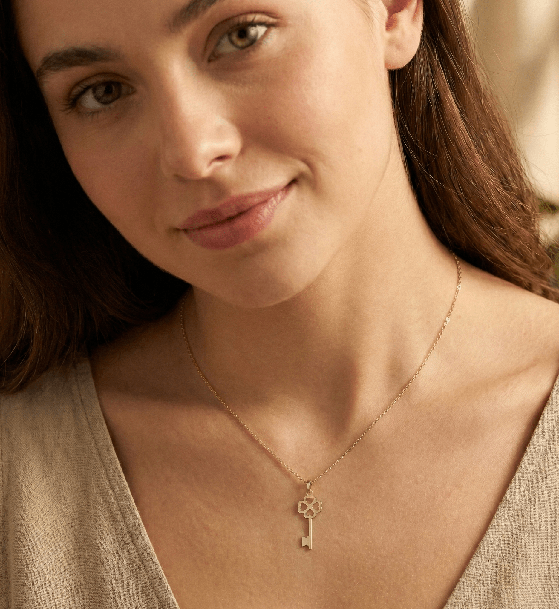 14K Äkta Guld Nyckel Halsband Dam – Fyrklöver Lycko Halsband i 585 Guld - Noxlookjewelry