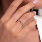 14K Äkta Guld Ring Dam med Färgade Stenar – Elegant Regnbågsring i Modern Design - Noxlookjewelry