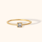 14K Äkta Guld Ring Dam med Fyrkantig Sten – Elegant Minimalistisk Solitärring - Noxlookjewelry