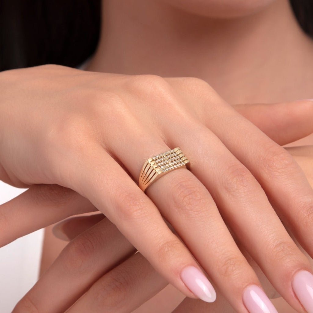 14K Äkta Guld Ring Dam med Pavé Stenar – Bred Statement Guldring i Elegant Design - Noxlookjewelry