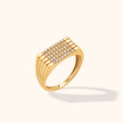 14K Äkta Guld Ring Dam med Pavé Stenar – Bred Statement Guldring i Elegant Design - Noxlookjewelry