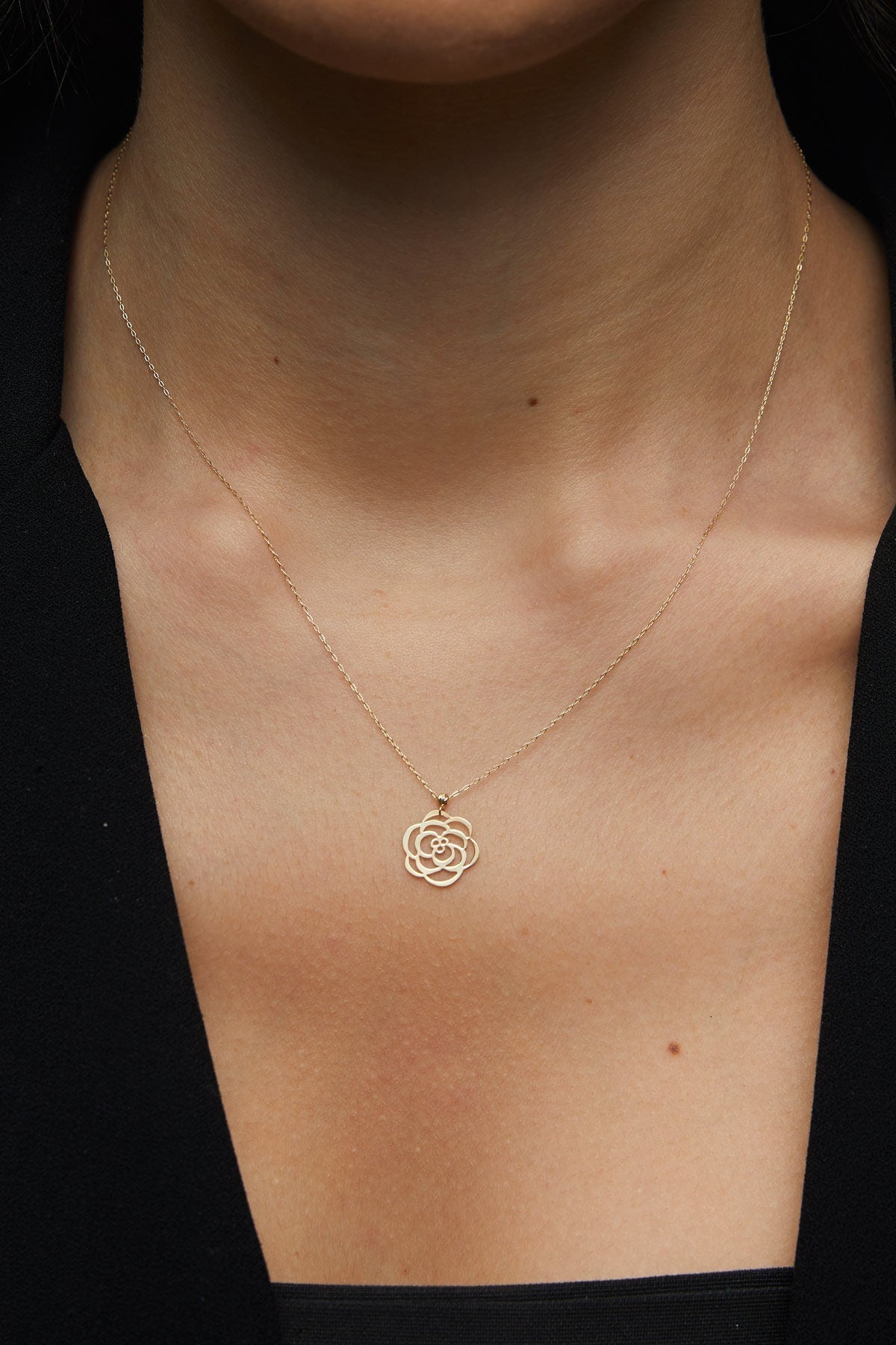 14K Äkta Guld Ros Halsband Dam – Elegant Tunt Guldhalsband i 585 Guld - Noxlookjewelry