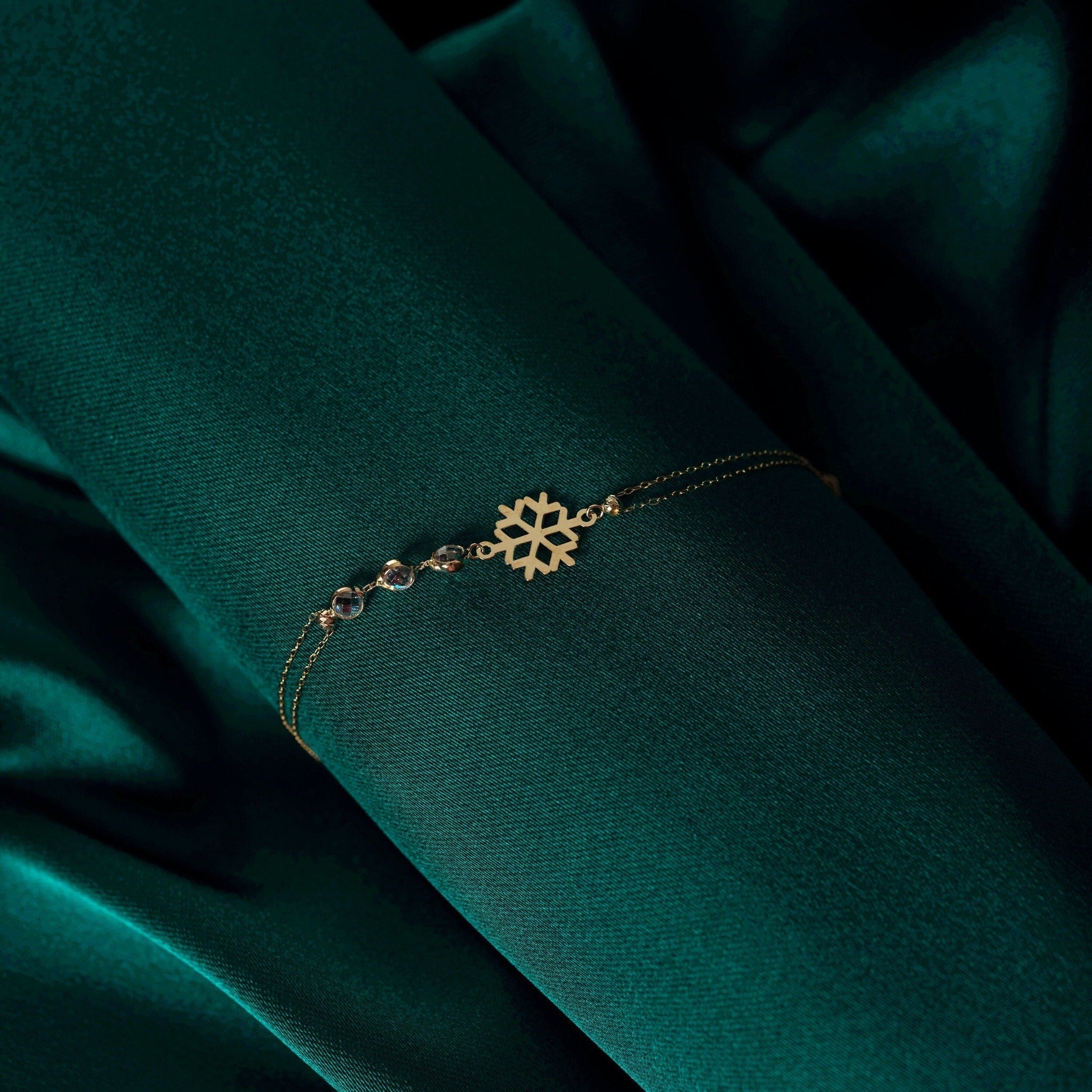 14K Äkta Guld Snöflinga Armband Dam – Tunt Guldarmband med Stendetaljer - Noxlookjewelry